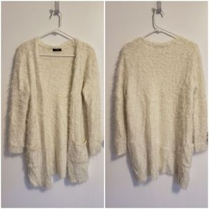 EUC &merci Medium (M) Off-White Open Front Cardigan